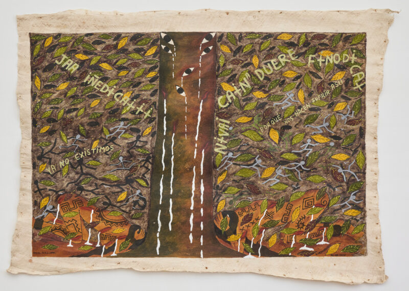 A textured artwork shows a central brown form, surrounded by dense green and yellow foliage, with white figures and various phrases in Spanish scattered throughout the scene.